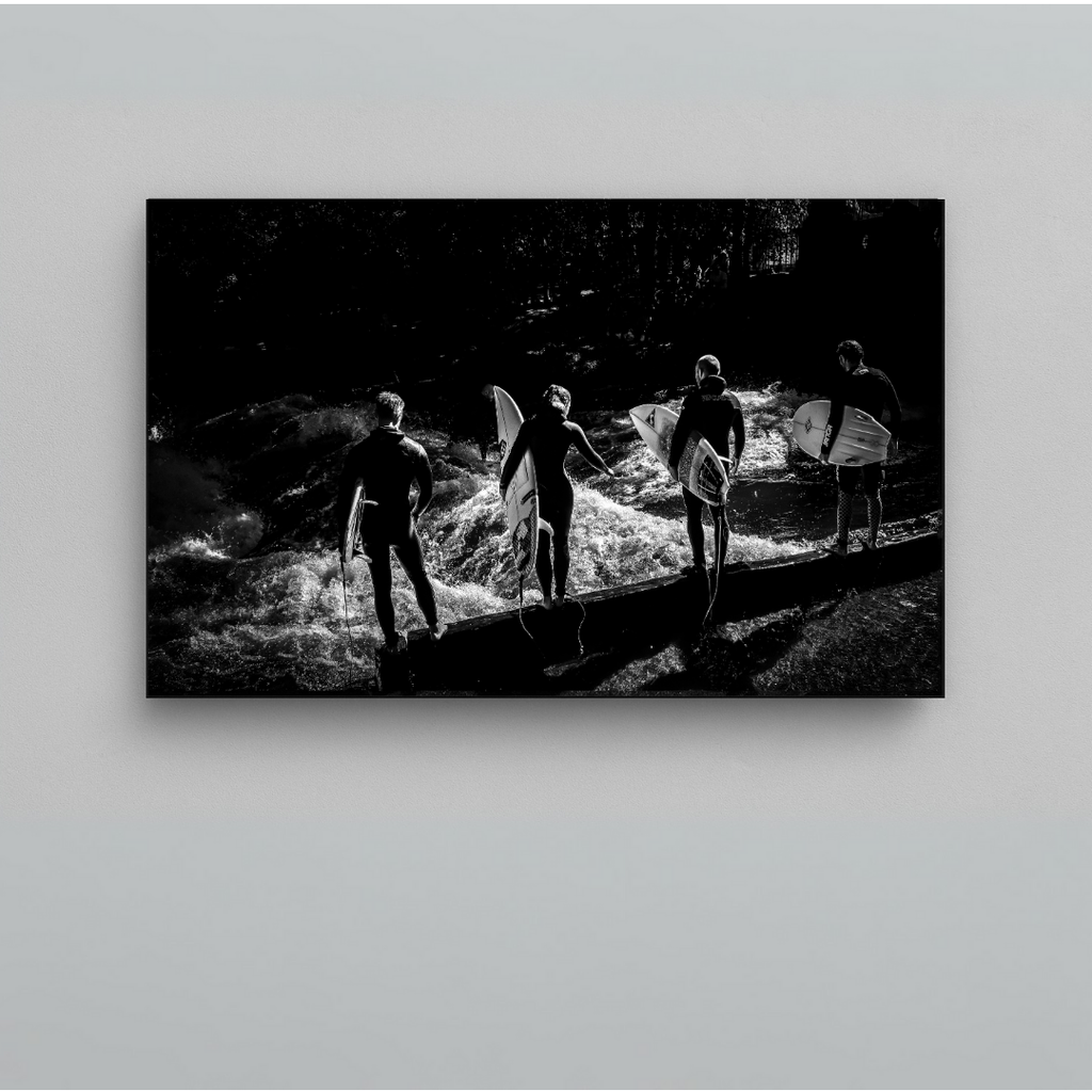 The Wait Before the Wave – Eisbach Surf Photography Print | Munich Adventure Wall Art