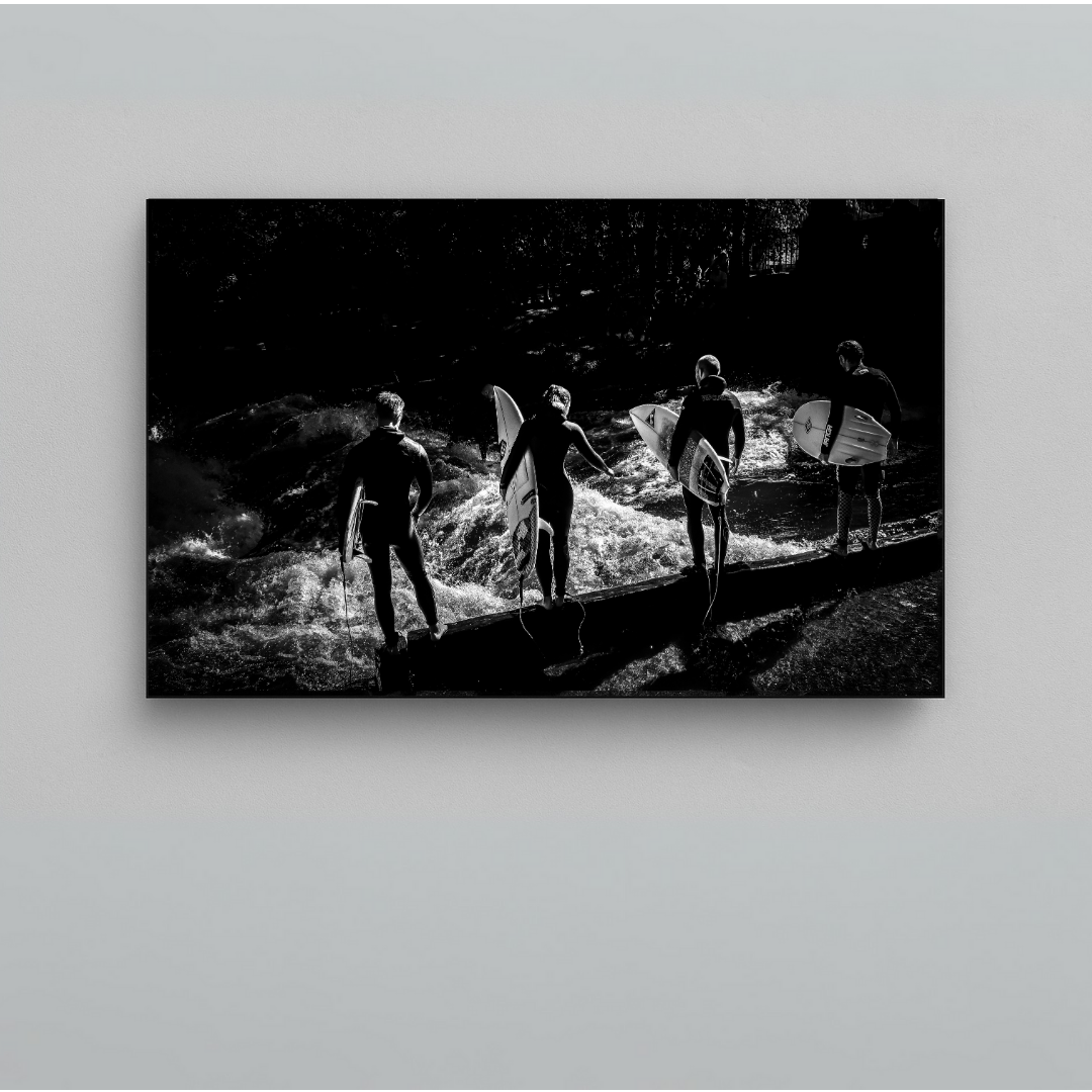 The Wait Before the Wave – Eisbach Surf Photography Print | Munich Adventure Wall Art