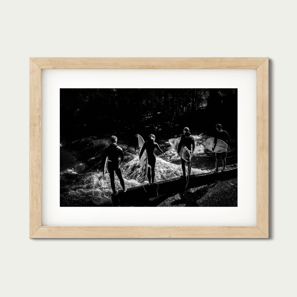 The Wait Before the Wave – Eisbach Surf Photography Print | Munich Adventure Wall Art