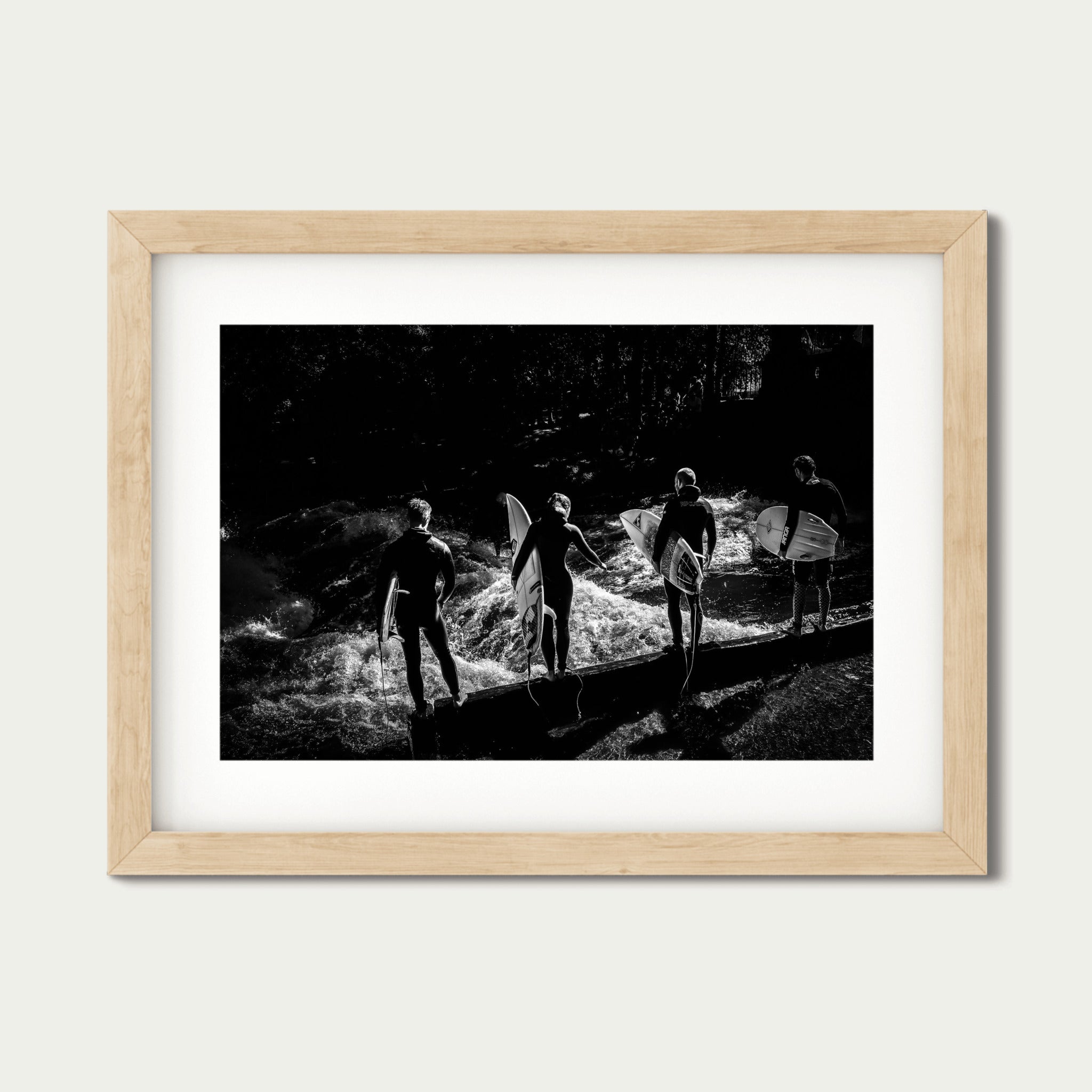 The Wait Before the Wave – Eisbach Surf Photography Print | Munich Adventure Wall Art