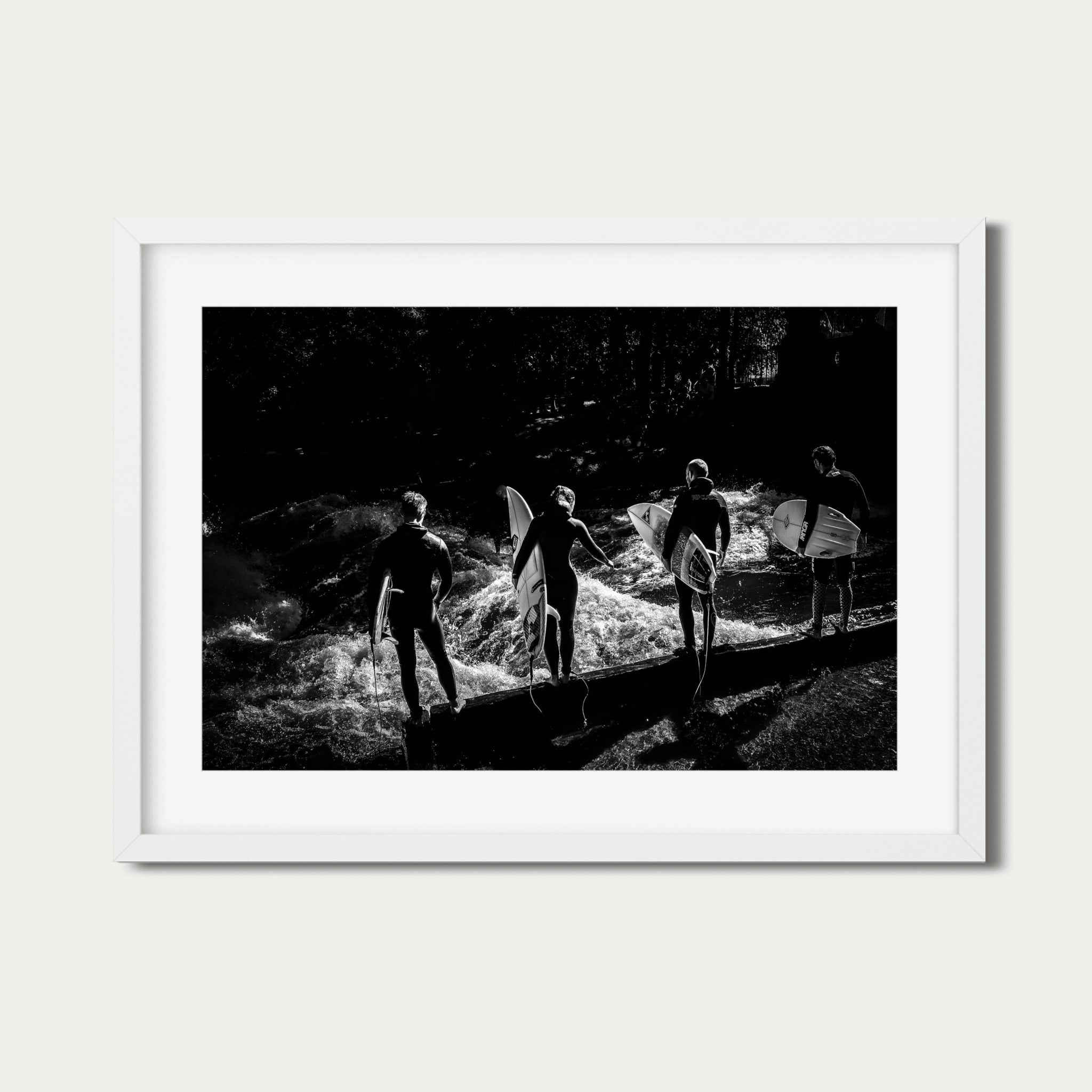 The Wait Before the Wave – Eisbach Surf Photography Print | Munich Adventure Wall Art